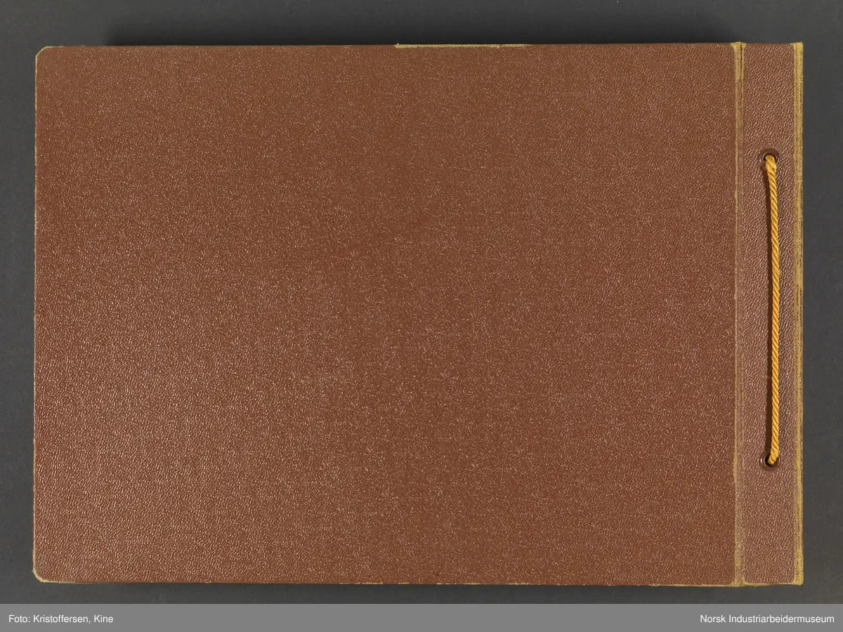 Fotoalbum med 48 sider og 61 innlimte fotografier fra Norsk Hydro på Herøya.