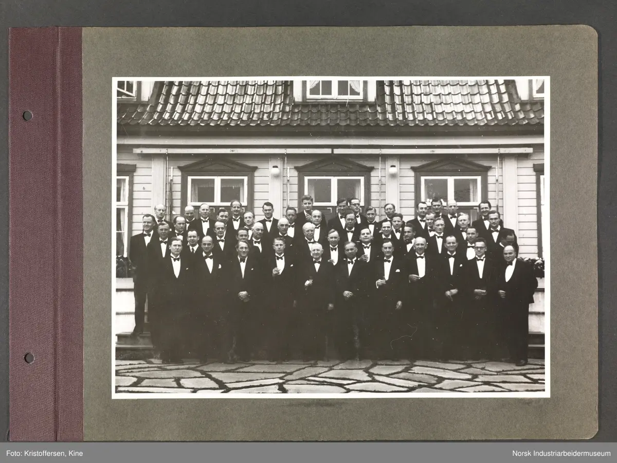 Fotoalbum med 48 sider og 56 innlimte fotografier fra Norsk Hydro på Herøya.