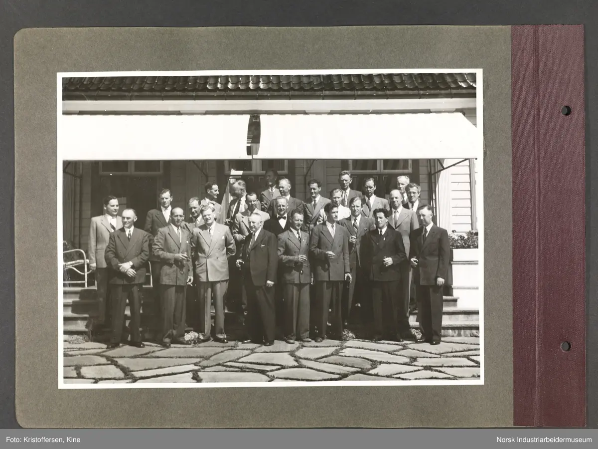 Fotoalbum med 48 sider og 56 innlimte fotografier fra Norsk Hydro på Herøya.