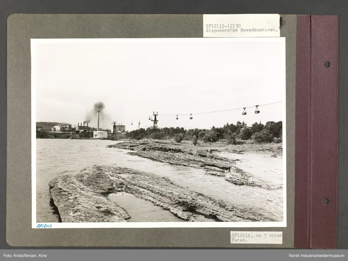 Fotoalbum med 48 sider og 51 innlimte fotografier fra Norsk Hydro på Herøya.