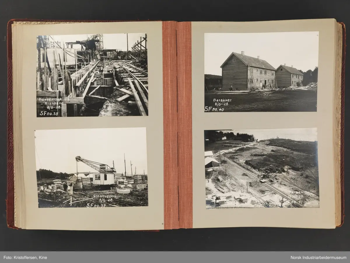 Fotoalbum med 88 sider og 164 innlimte fotografier fra Norsk Hydro på Herøya. Fotografiene viser starten av Eidanger Salpeterfabriker