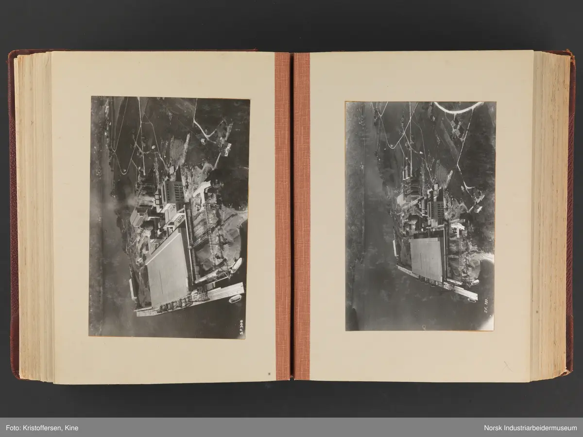 Fotoalbum med 88 sider og 116 innlimte fotografier fra Norsk Hydro på Herøya. Fotografiene viser starten av Eidanger Salpeterfabriker