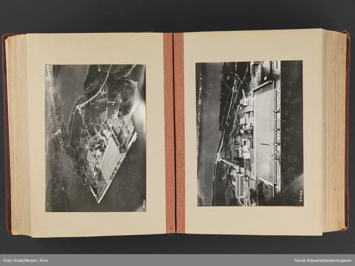 Fotoalbum med 88 sider og 116 innlimte fotografier fra Norsk Hydro på Herøya. Fotografiene viser starten av Eidanger Salpeterfabriker