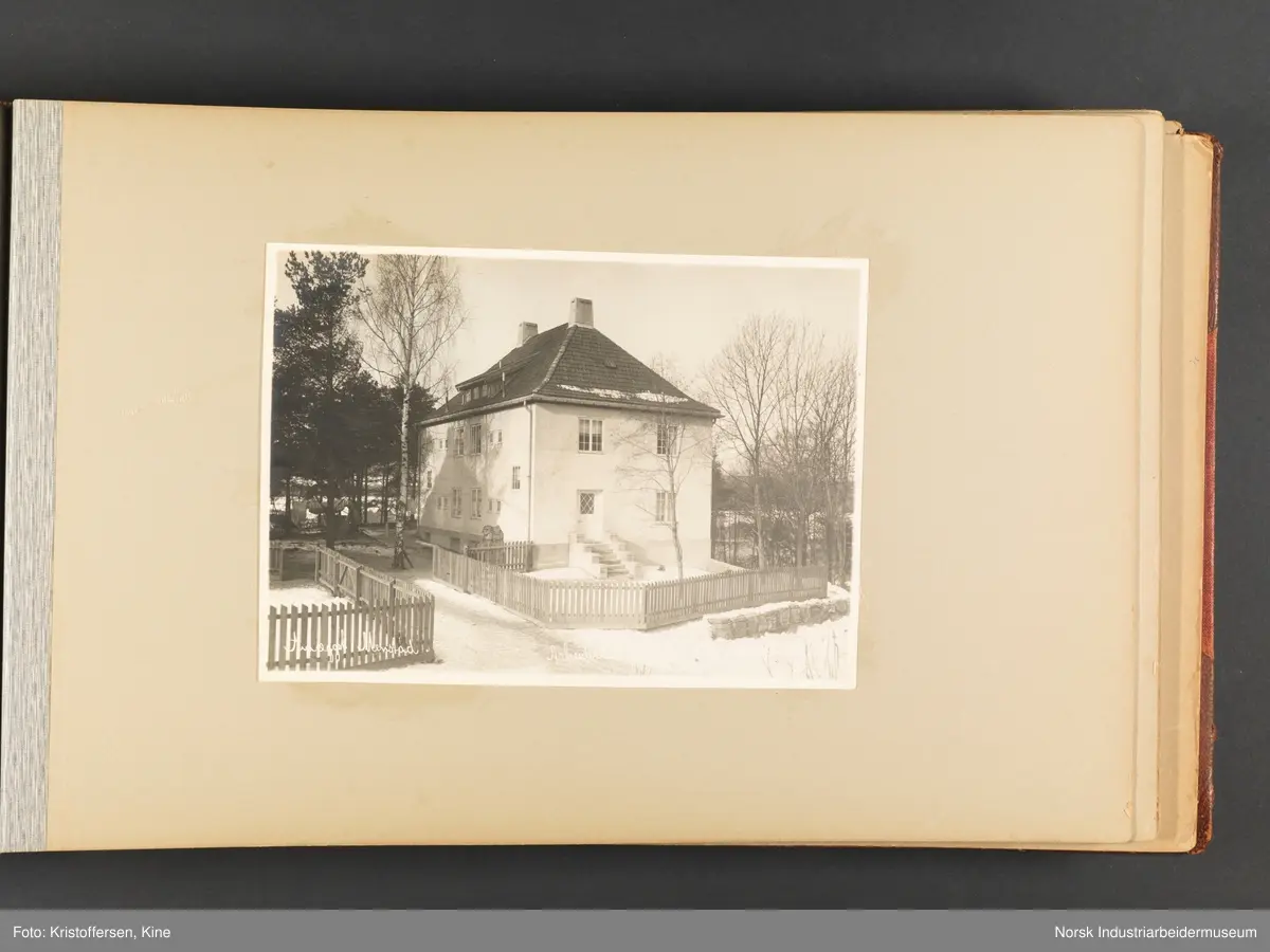 Fotoalbum med 100 sider og 53 innlimte fotografier fra Menstad i Skien