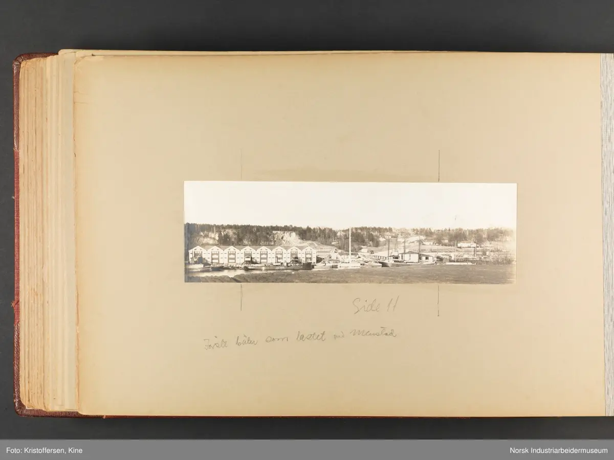 Fotoalbum med 100 sider og 53 innlimte fotografier fra Menstad i Skien