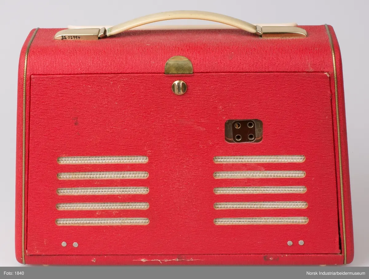 Rød håndholdt reiseradio