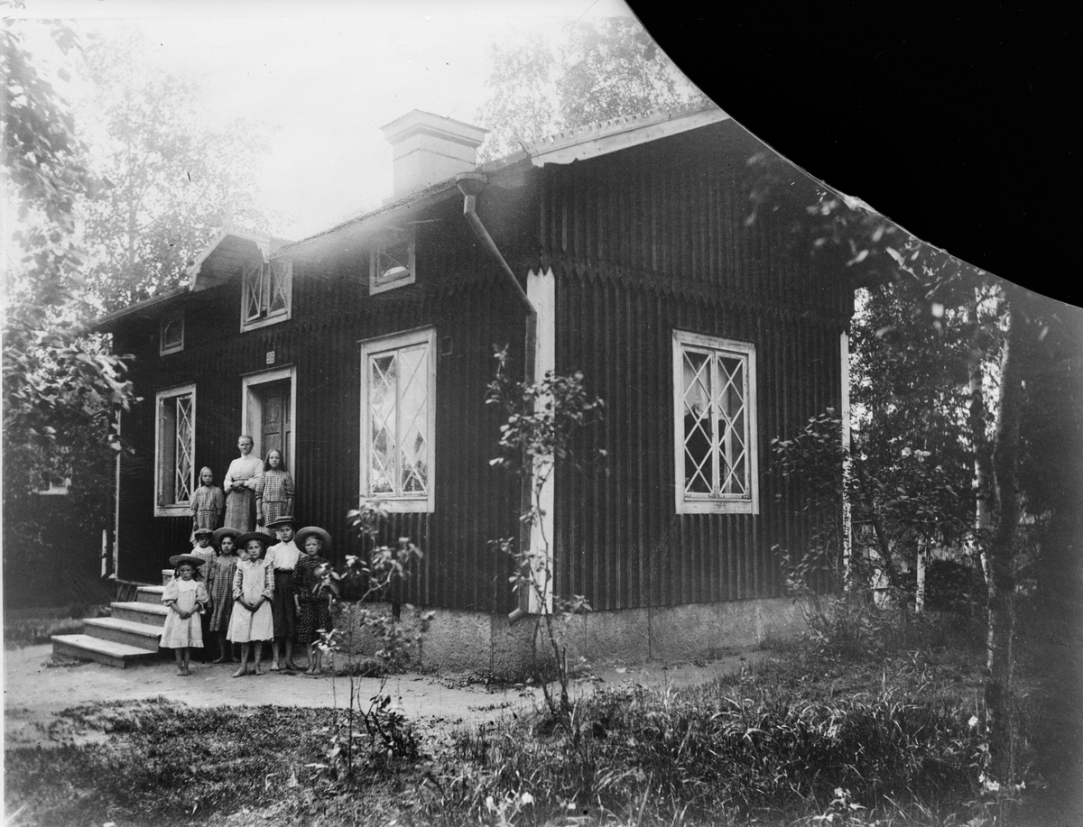 Personalbostad vid sidospåret mellan Kilafors och Bergvik.