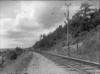 Platsen för Getåolyckan som inträffade 1908-10-01. Bakom kontaktledningsstolpen syns en minnessten över olyckan.