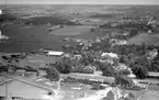 Flygfoto över Färjestaden station med omnejd.