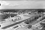 Vy över Söderhamn. Stationen syns till höger i bild vid bron.