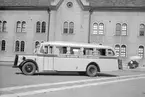Volvo B 11-buss tillverkad för Hudviksvalls bilaffär. Karossen tillverkad av Aktiebolaget Svenska Järnvägsverkstäderna, ASJ. Leveransfoto.