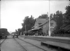 Stationen öppnade för trafik 1 oktober 1869. Byggnaden (en- och enhalvvånings i tegel) moderniserades 1946 då vatten och avlopp installerades. Station öppnad 1/10 1869, hållplats 18/6 1973, men kvar som trafikteknisk station. Stationshuset sålt