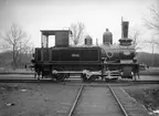 MLJ lok 4. Leveransfoto. Ånglok på vändskiva. Fick namnet Hyllie. Loket tillverkades av Nohab. Skrotades 1934.