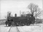 FLJ lok 25. Leveransfoto. Ånglok på vändskiva. Loket tillverkades av Nohab.1931 blev TGOJ Y3a 125. Slopades 1966.