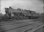 BJ H3s 112. Loket tillverkades 1927 av Nohab, tillverkningsnummer 1797. Bilden är troligen tagen vid leveransen. Såldes 1948 till Sveriges Järnvägar, fick littera  SJ  A8 1808. 1973 Såldes til Bergslagernas Järnvägssälsskap.