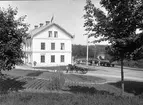 Kloten station. På spåret syns godsvagnar tillhörande Frövi-Ludvika Järnväg, FLJ.