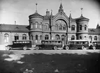 Nedre stationen från gatusidan. Varberg - Borås - Herrljunga Järnväg, VBHJ-bussar