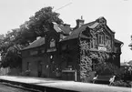 Stationen anlagd på 1880-talet. en- och enhalvvånings stationshus i tegel.