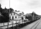 Gamleby station med blandat tåg.