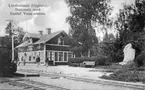 Station med Gustav Vasa-stenen . Stationen togs i bruk1885 . Stationen ligger 29 Km från Stockholm och 27 Km från Rimbo .