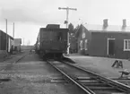 Stationen togs i bruk 1890.
Järnåldersgravfältet Mala stenar ligger i Mala.