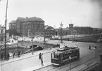 Malmö Central invigdes 1856.Stationen låg då i stadens utkant nära färjorna till Köpenhamn som gick från Inre hamnen alldeles framför stationsbyggnaden.