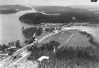 Flygfoto över Stationen och det lilla samhället.