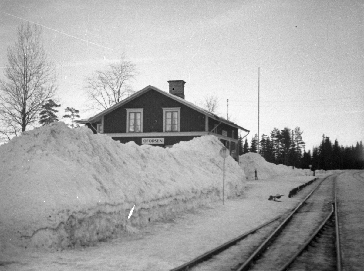 Stationen i Oforsen med snö.
