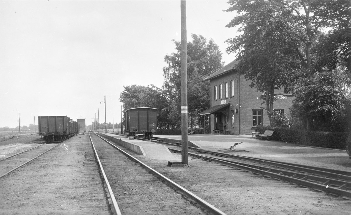 Stationen anlades 1893. Tvåvånings stationshus i tegel . Mekanisk ställverk.