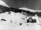 Bergbanans nedre station som ligger vid Fjällgården. Banan byggdes mellan åren 1908 och 1910. Detta var den första fasta förbindelsen upp till fjället.