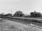 Stationshus och godsmagasin. Stationen öppnades 1879. Stationshuset var då ett tvåvånings trähus med bostadslägenhet i övervåningen. 1917 byggdes ett nytt stationshus. Bangården har byggts om flera gånger. Elektriskt ställverk 1938.