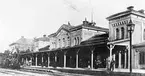 Centralstationen. Örebro station öppnades för allmän trafik 1862. Stationshuset ritades av Adolf Edelsvärd. Det byggdes av sten och täcktes  med plåttak. Både stationshuset och bangården har ombyggts flera gånger under tiden.