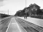 Stationen öppnad 1892, nedlagd 1992. Tvåvånings stationshus i tegel.