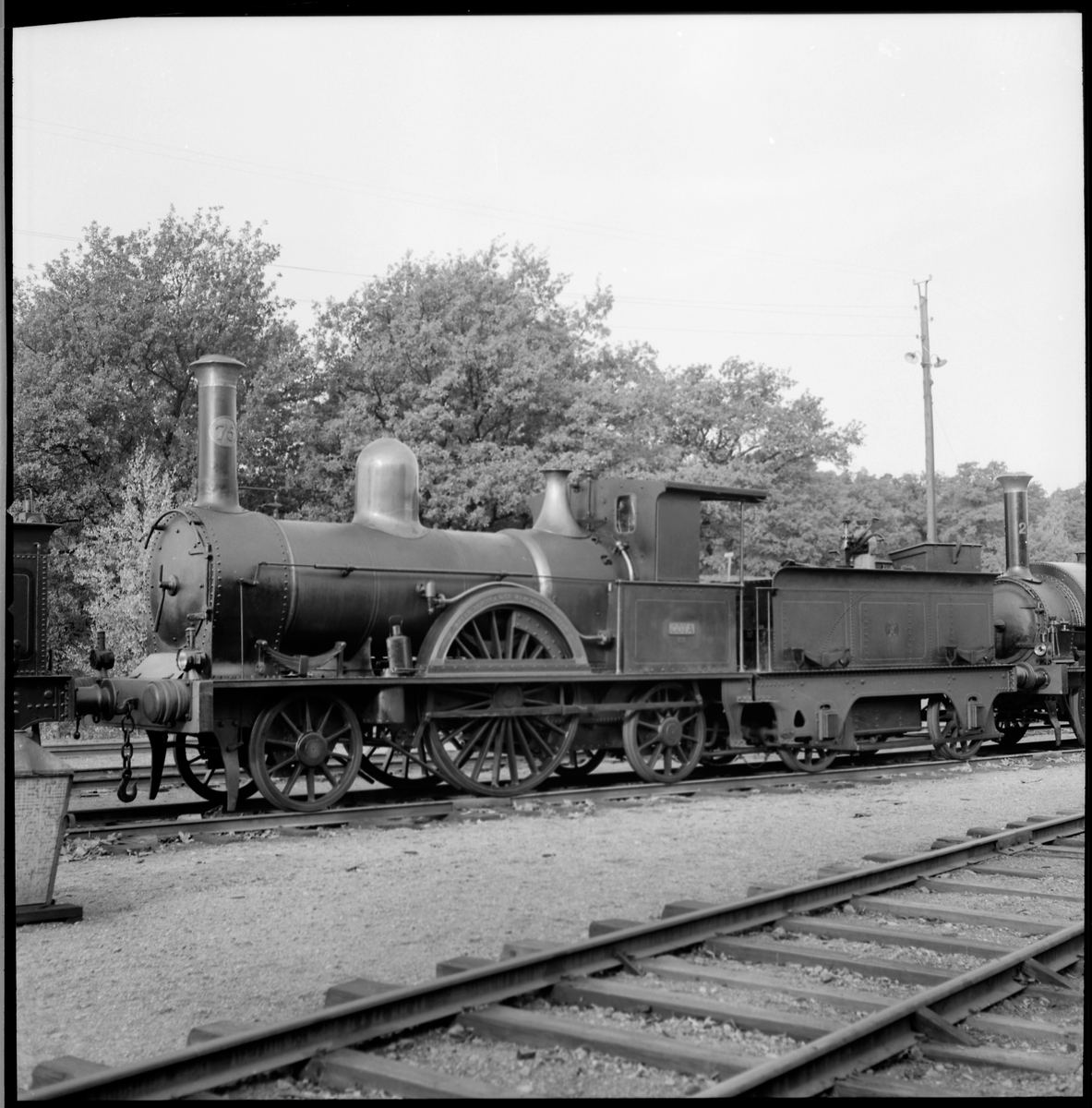 SJ ånglok litt Aa Nr 75, "Göta".
Största tillåtna hastighet: 90 km/h
Bufferttyp: mod. "Ä". Läder med tagelstoppning.
Tender: A nr 63. (kommer från 63, YMER)

Data från Katalog över Statens järnvägars avdelning å Baltiska utställningen i Malmö 1914, Stockholm 1914, s 16:

Cylinderdiameter 381 mm
Slagets längd 508 mm
Drivhjulsdiameter 1874 mm
Effektivt ångtryck 8,5 kg/kvcm
Eldyta total inv. 77,30 kvm
Rostyta 1,30 kvm
Hjulbas 4268 mm
Vikt i tjänst 24,80 ton
Adhesionsvikt 12,00 ton
Dragkraft 2170 kg
Tenderns vikt inklusive fulla förråd bestående av 1,40 ton kol och 5,43 ton vatten 14,28 ton.