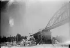 Bild tagen under ombyggnaden 1943 av bron över Skellefteälven vid Kusfors.