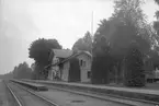 Stationen anlades 1872-73 .1909 restaurerades stationshuset.