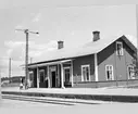 Jämshög station. Hållplats anlagd 1886. Station utmed den så kallade Holjebanan, från Holje till Sandbäck. Semaforen på plattformen har så kallade gallerverksvingar.