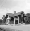 Gamla Uppsala stationshus. Stationen uppfördes av Uppsala - Gävle Järnväg 1874.  Den moderniserades 1936.