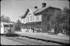 Hybo station. Hilding Carlsson rälsbuss  med gengasdrift.