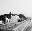 Landskrona järnvägsstation. Tidigare hade stationen en banhall men den togs bort omkring 1940. Banorna på stationen elektrifierades i Januari 1949.