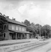Sjöbo station byggd 1893. Tvåvånings stationshus i tegel.