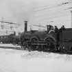 Statens Järnvägar SJ 1856-1956. 100-årsjubileum.Tåg med gamla lok och vagnar vid  Tomteboda. På bilden syns lok nummer 3 Prins August, senare Statens Järnvägar SJ Bb 43.