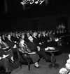 Jubileums avslutning i Konserthuset. Kung Gustaf VI Adolf och Drottning Louise, gäster och Statens Järnvägar SJ personal sitter i publiken.