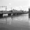 Statens Järnvägar SJ Xoa6, på Centralbron mellan Riddarholmen och Tegelbacken/Stockholm Central. Fotot taget från stadshuskajen mot Riddarholmen.