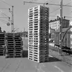 Staplade lastpallar, Stockholm södra