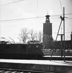 Statens Järnvägar SJ Du 228 på ingång söderifrån på Stockholm Central. Stadshuset i bakgrunden.