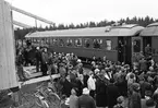 Invigning Morjärv-Kalix. Generaldirektör Erik Upmark syns till höger i bild bredvid passagerarvagnen.
