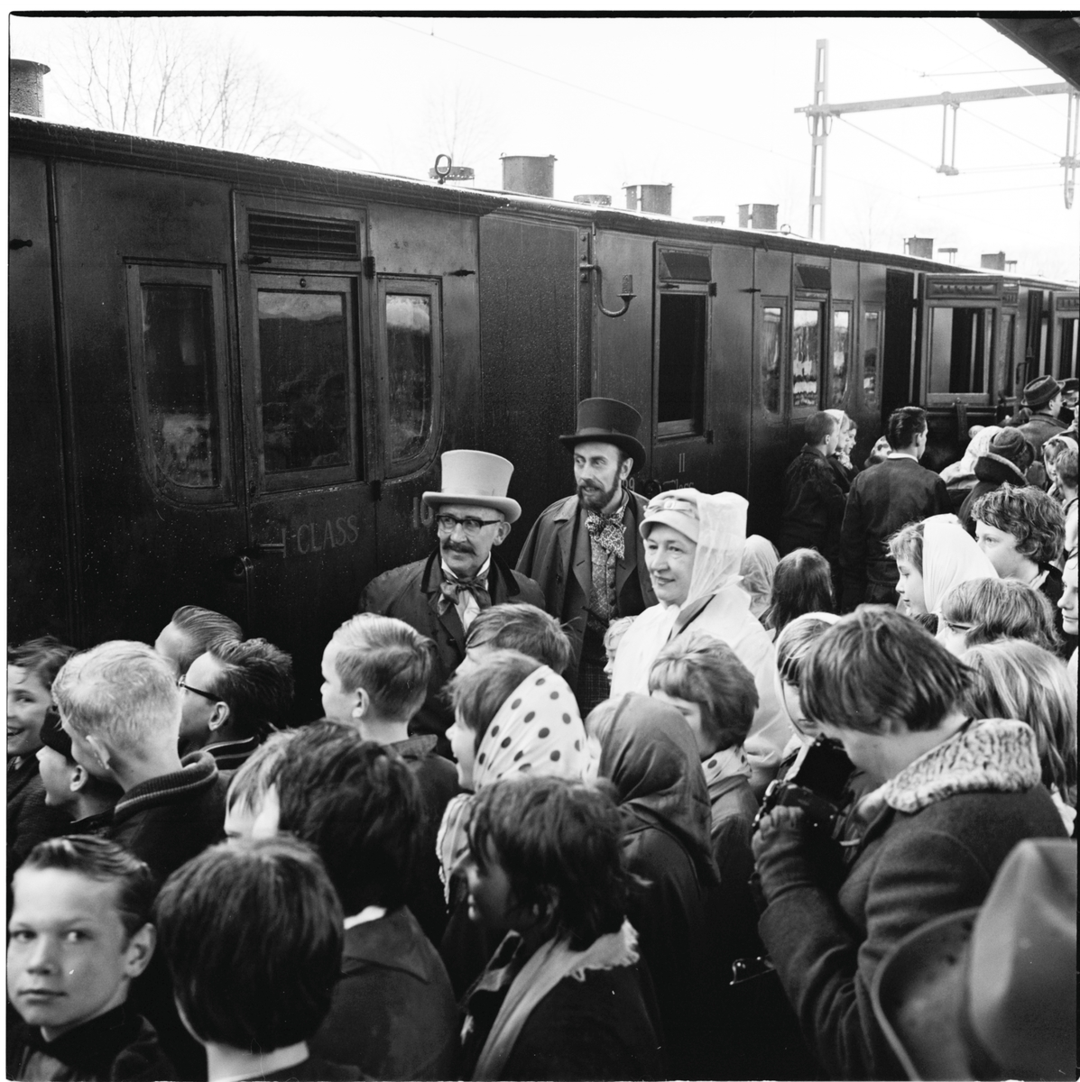 Historiska tågets resa från Stockholm till Göteborg för invigningen av Tåg 62. SJ AB 289. SJ A 103