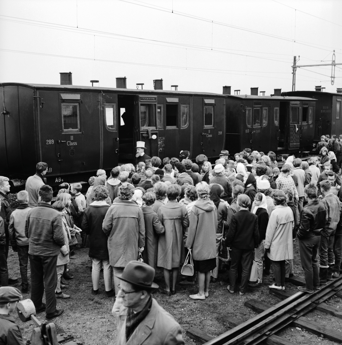 Historiska tågets resa från Stockholm till Göteborg för invigningen av Tåg 62. SJ AB 289. SJ A 103. SJ C2b 329