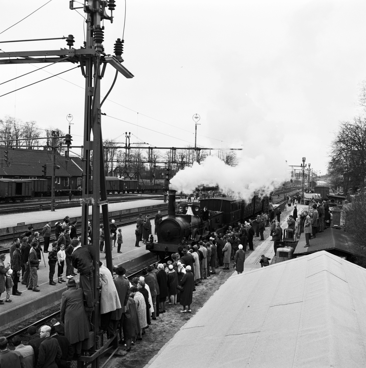 Historiska tågets resa från Stockholm till Göteborg för invigningen av Tåg 62. SJ B 3 "Prins August". KHJ CD 13. SJ C 182. SJ AB 289. SJ A 103. SJ C2b 329